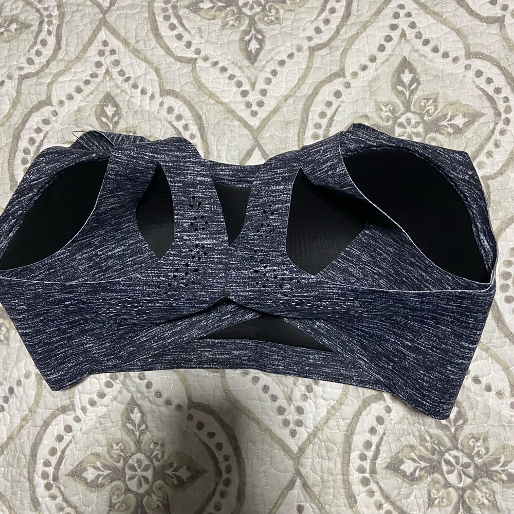 Victoria Sport Angelita Max Bra
Bra size 36DDD - Picture 3 of 6